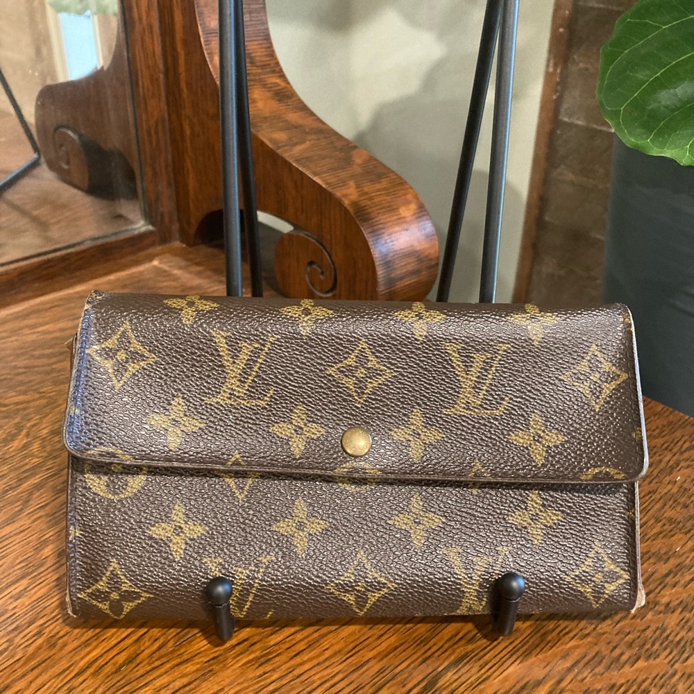 Louis Vuitton Monogram Canvas Sarah Wallet